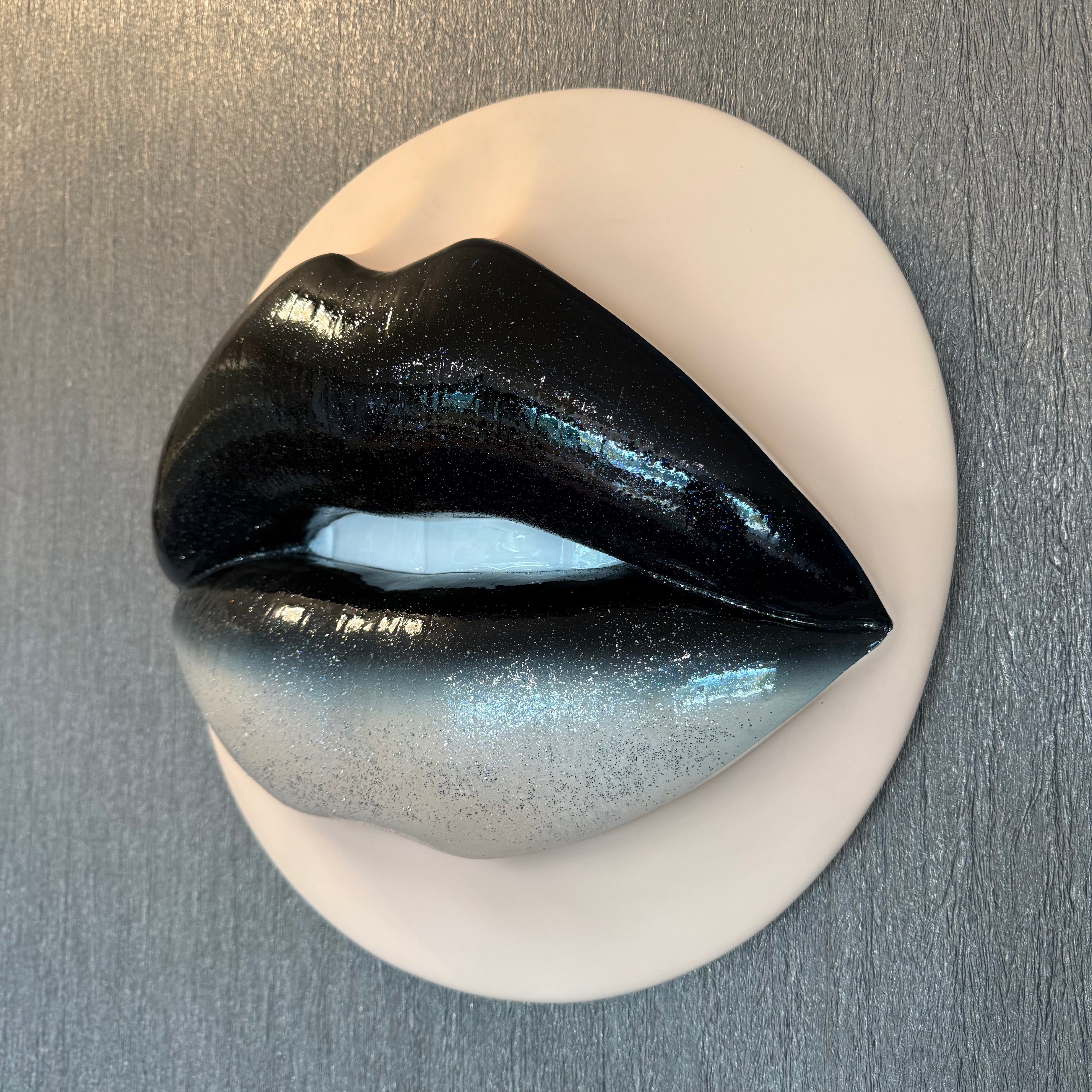 Eclips Parted Lips Sculpture
