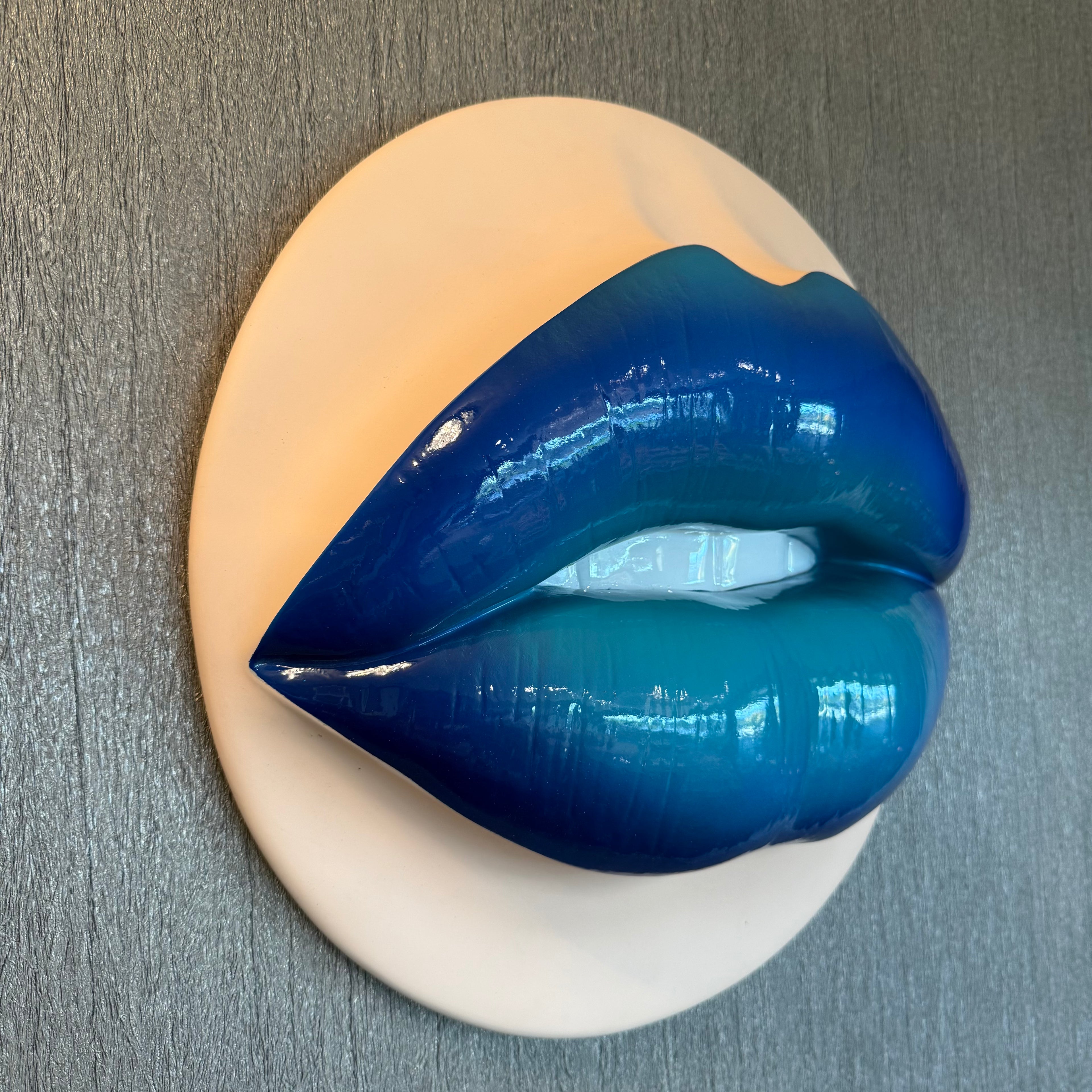 Heart Of The Ocean Parted Lips Sculpture