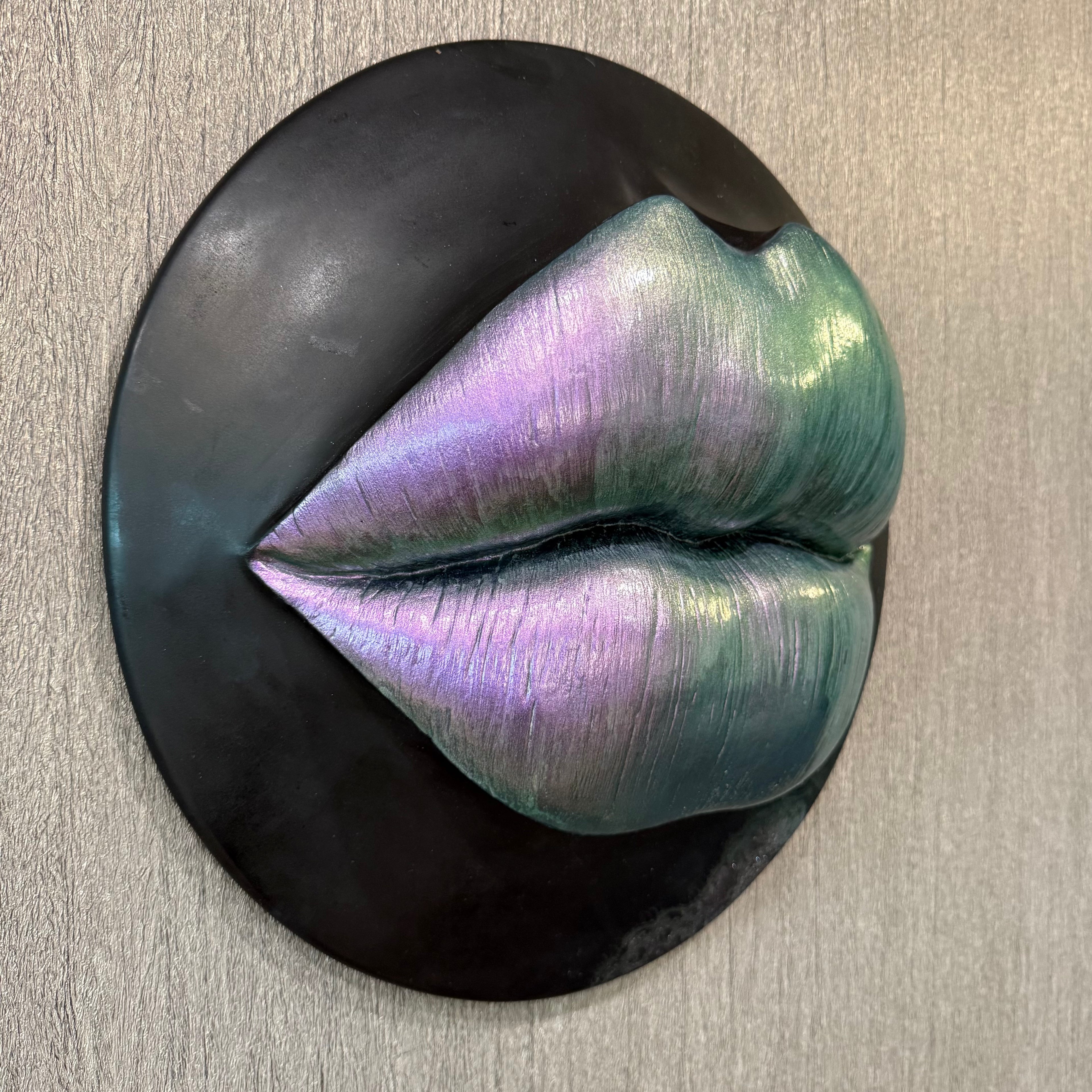 Karma Chameleon Puckered Lips Sculpture