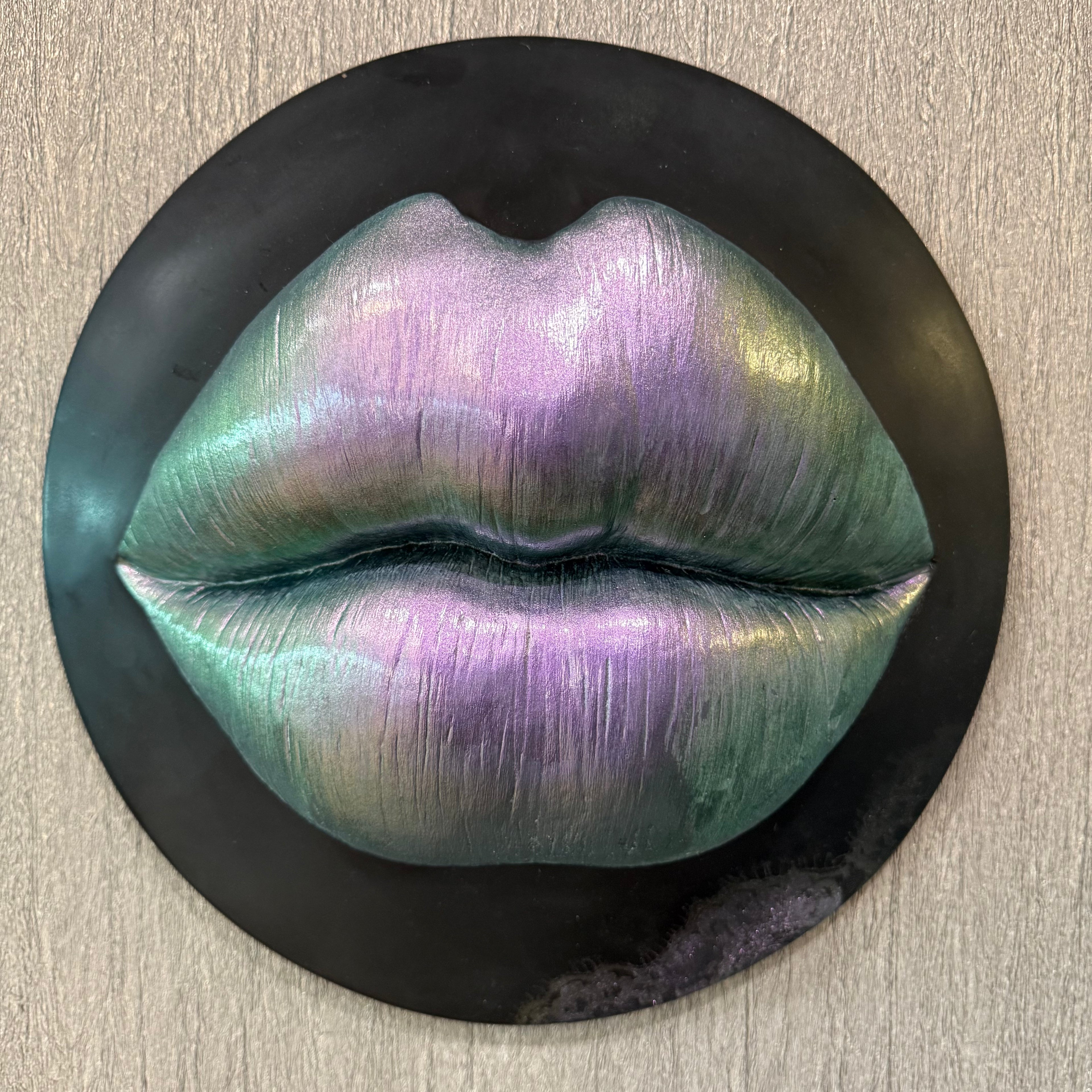 Karma Chameleon Puckered Lips Sculpture