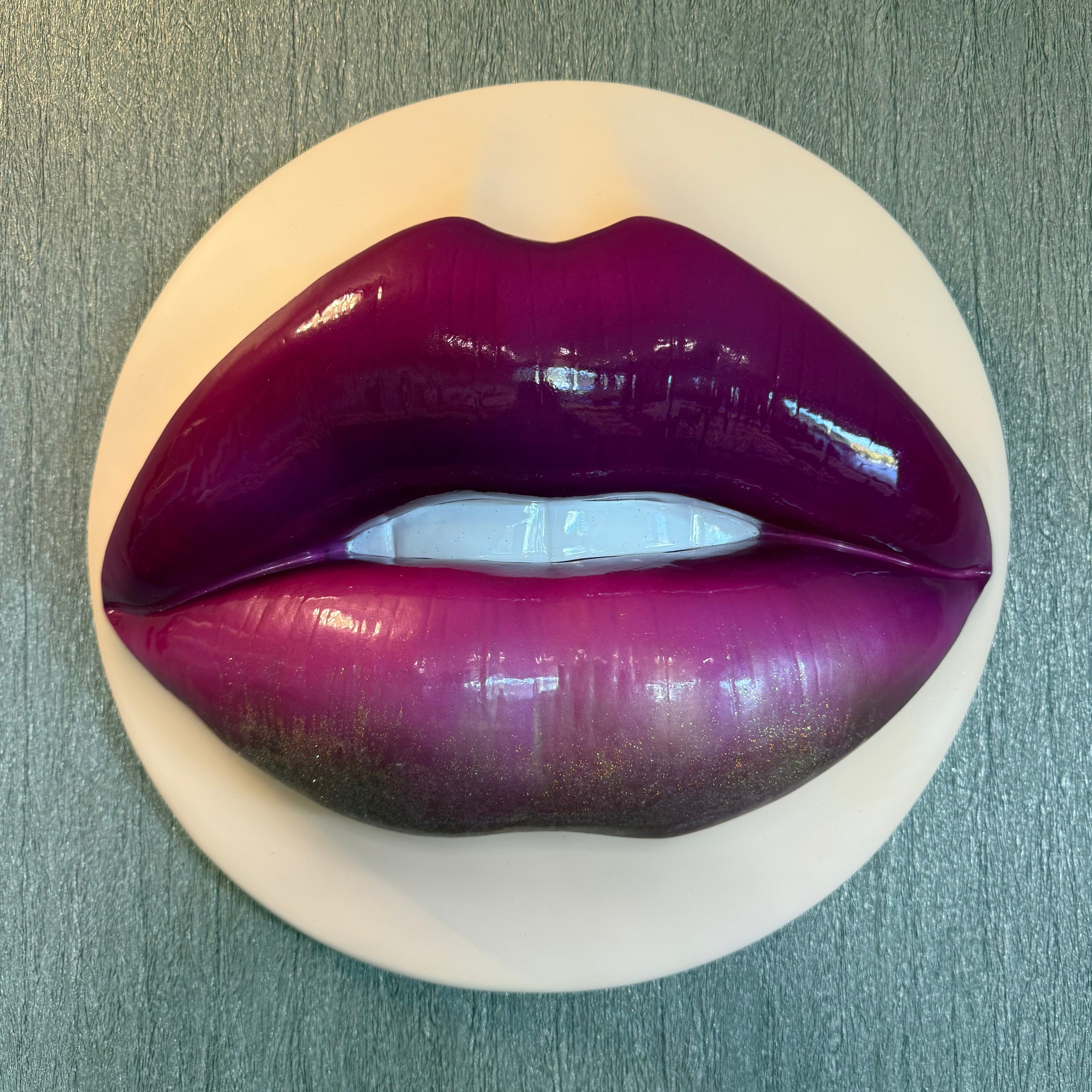 Lucious Parted Lips Sculpture