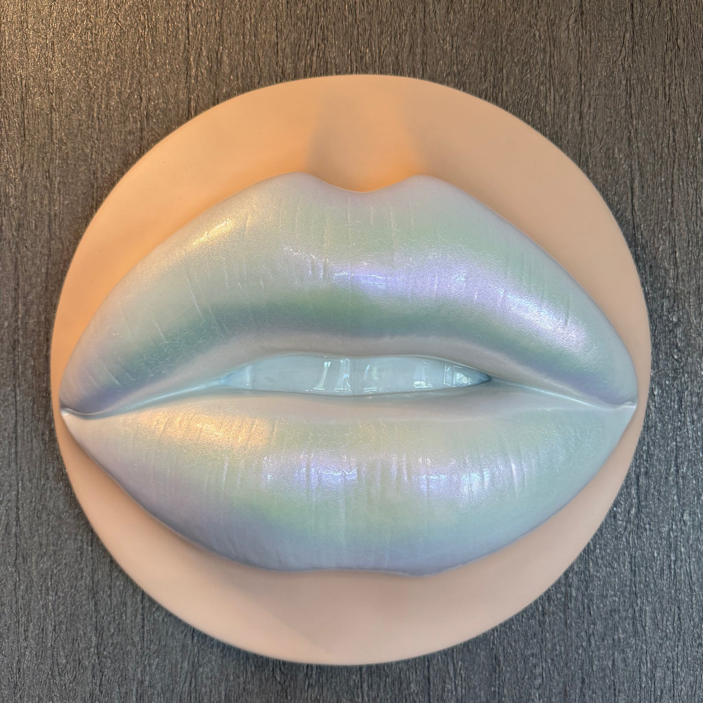 Luna Parted Lips Sculpture