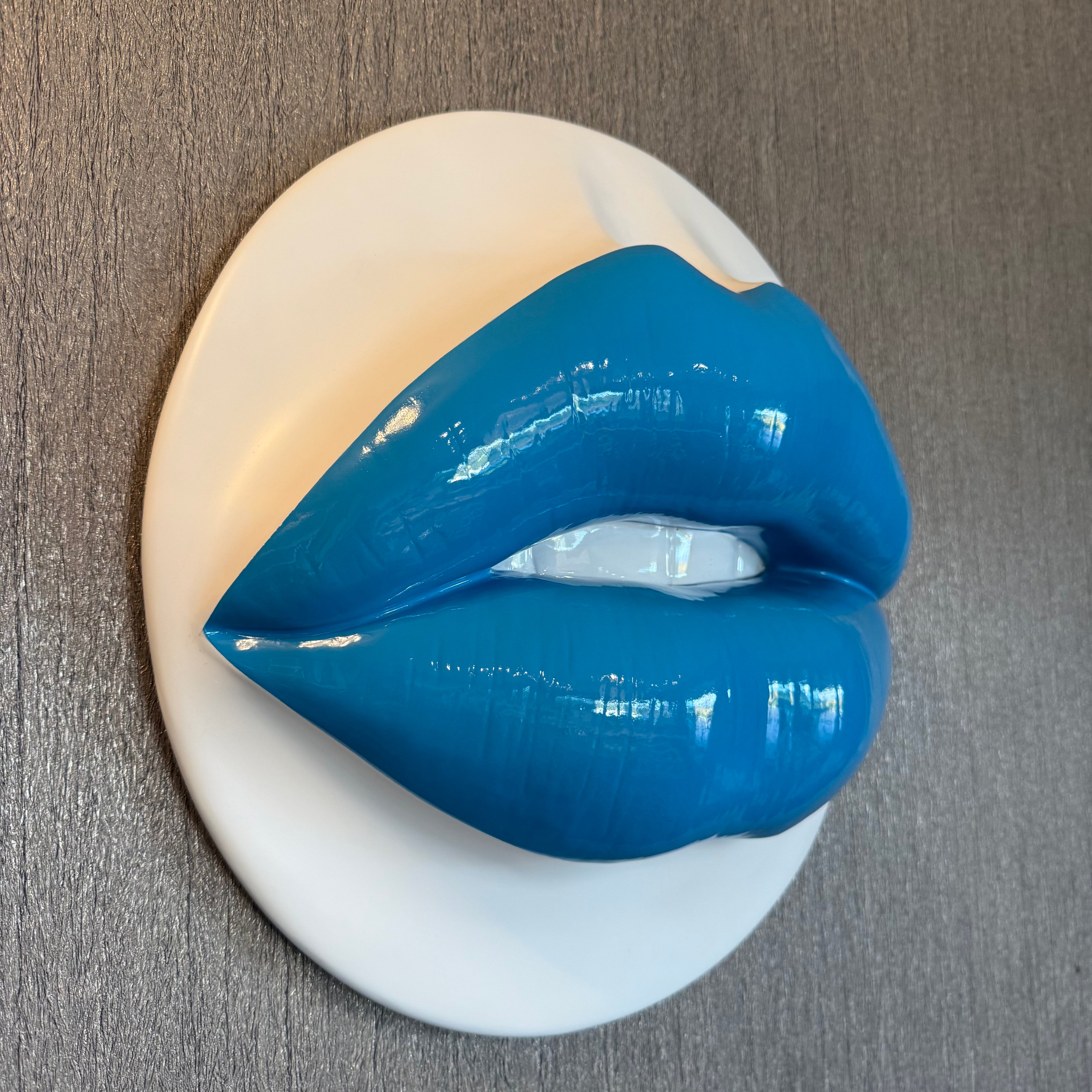Spectrum Aqua Parted Lips Sculpture