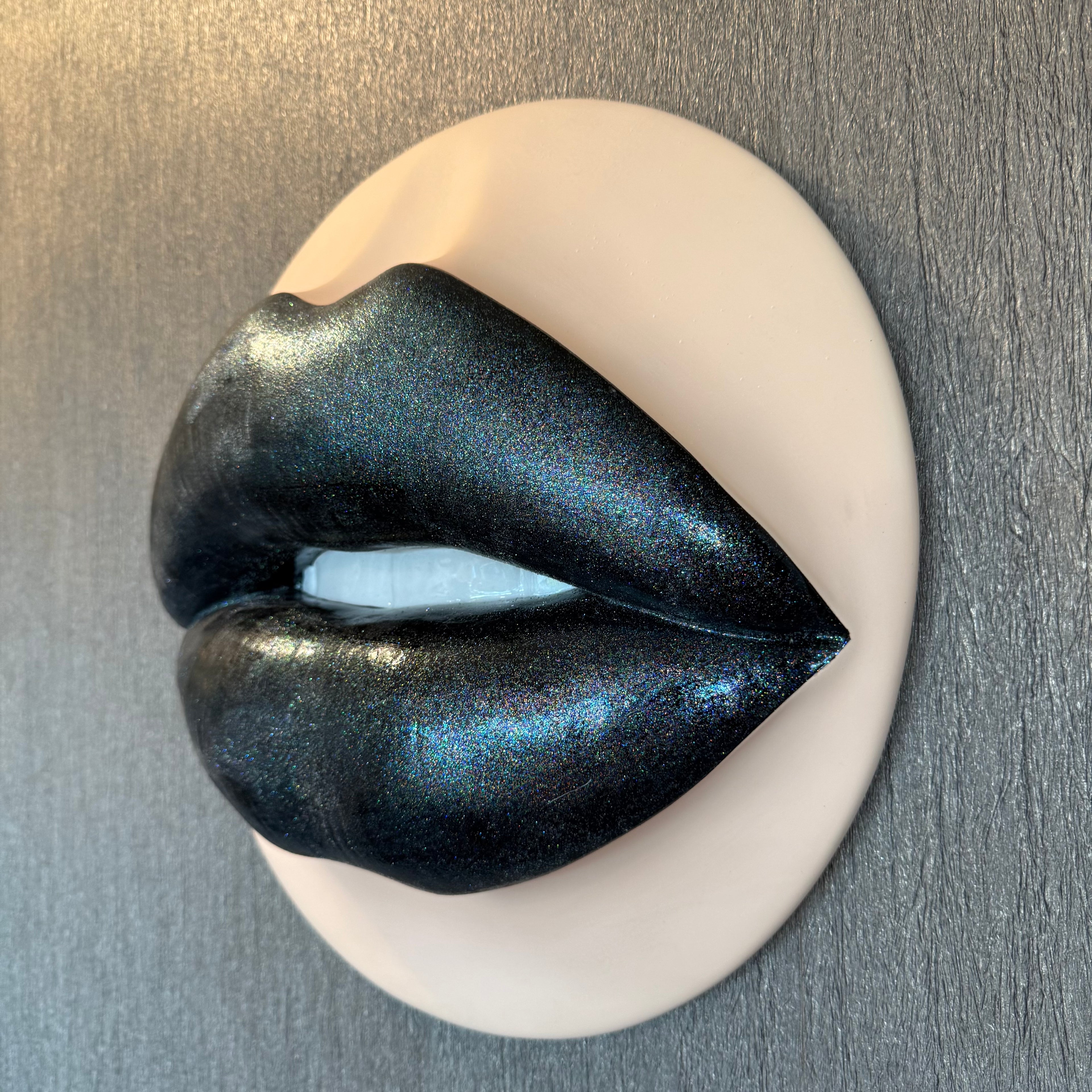Star Dust Parted Lips Sculpture